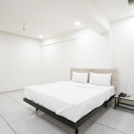 Hotel Bhakti Inn Нашик Екстериор снимка